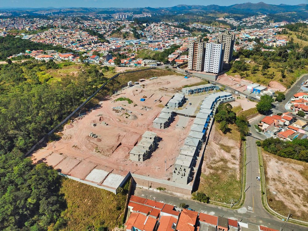 Modelagem 3D e mapeamento aereo com drone para engenharia e construcao civil